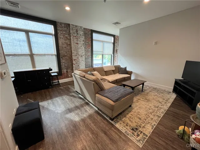 $1,500 | 800 North Clinton Street, Syracuse, NY 13204