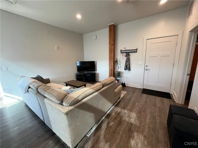 $1,500 | 800 North Clinton Street, Syracuse, NY 13204