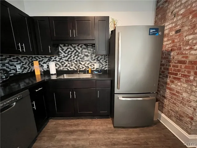 $1,500 | 800 North Clinton Street, Syracuse, NY 13204