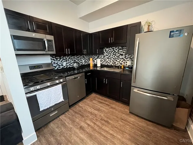 $1,500 | 800 North Clinton Street, Syracuse, NY 13204