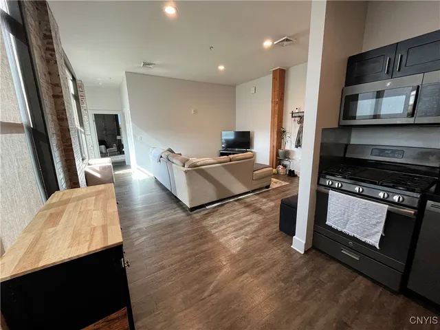 $1,500 | 800 North Clinton Street, Syracuse, NY 13204