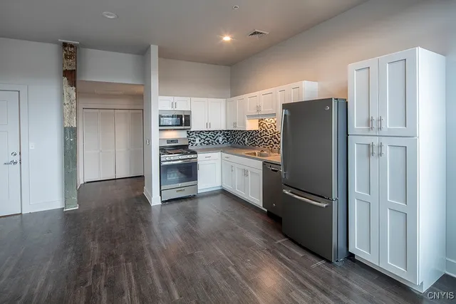 $1,500 | 800 North Clinton Street, Syracuse, NY 13204