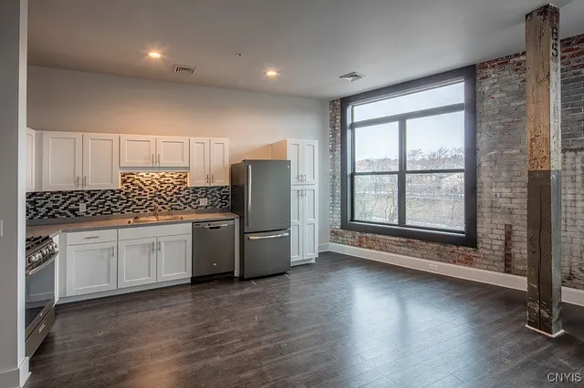 $1,500 | 800 North Clinton Street, Syracuse, NY 13204