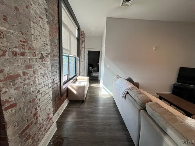 $1,500 | 800 North Clinton Street, Syracuse, NY 13204