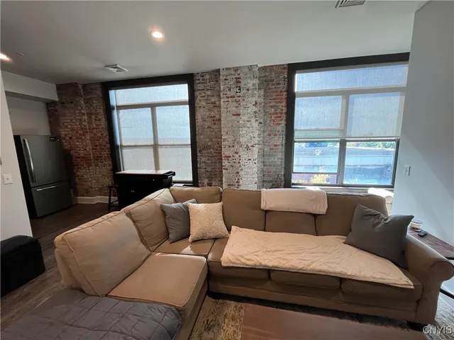 $1,500 | 800 North Clinton Street, Syracuse, NY 13204