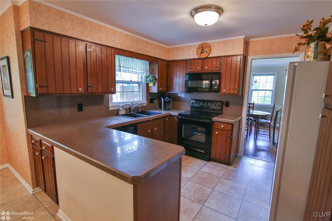 3305 Altonah Road Bethlehem, PA 18017 - Photo 9 of 26 Plenty of counter space!
