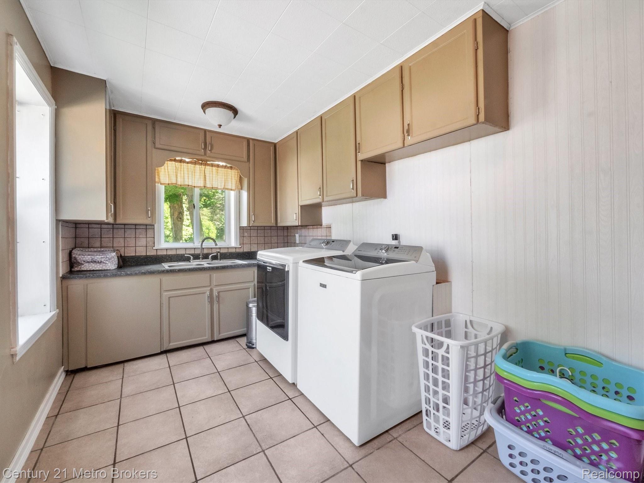 4421 North Center Road Flint, MI 48506 - Photo 17 of 39 17-4421 North Center-Windowstill Real Estate Photography-17.jpg