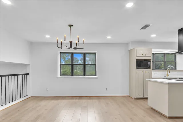 $2,700 | 108 Woodland Road, Lake Jackson, TX 77566