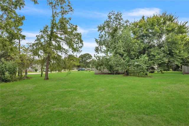 $2,700 | 108 Woodland Road, Lake Jackson, TX 77566