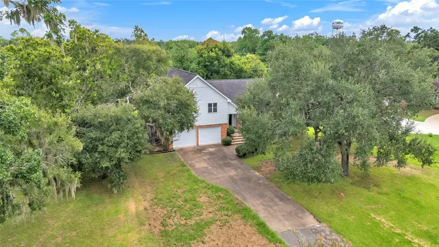 $2,700 | 108 Woodland Road, Lake Jackson, TX 77566