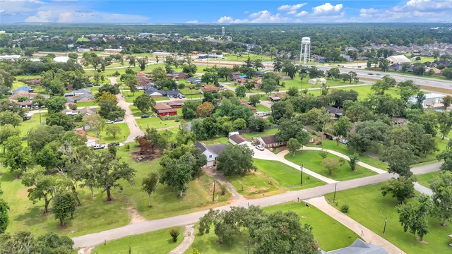 $2,700 | 108 Woodland Road, Lake Jackson, TX 77566