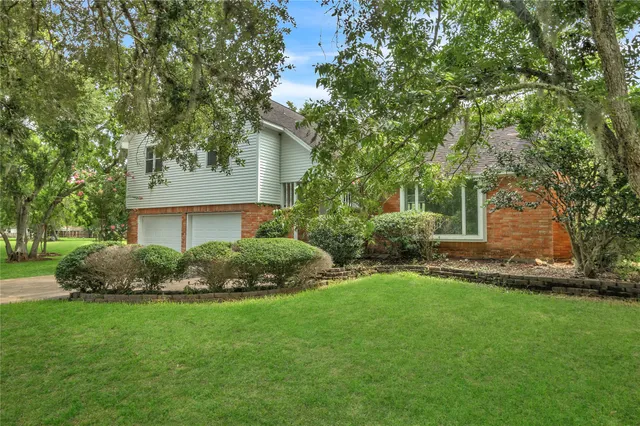 $2,700 | 108 Woodland Road, Lake Jackson, TX 77566