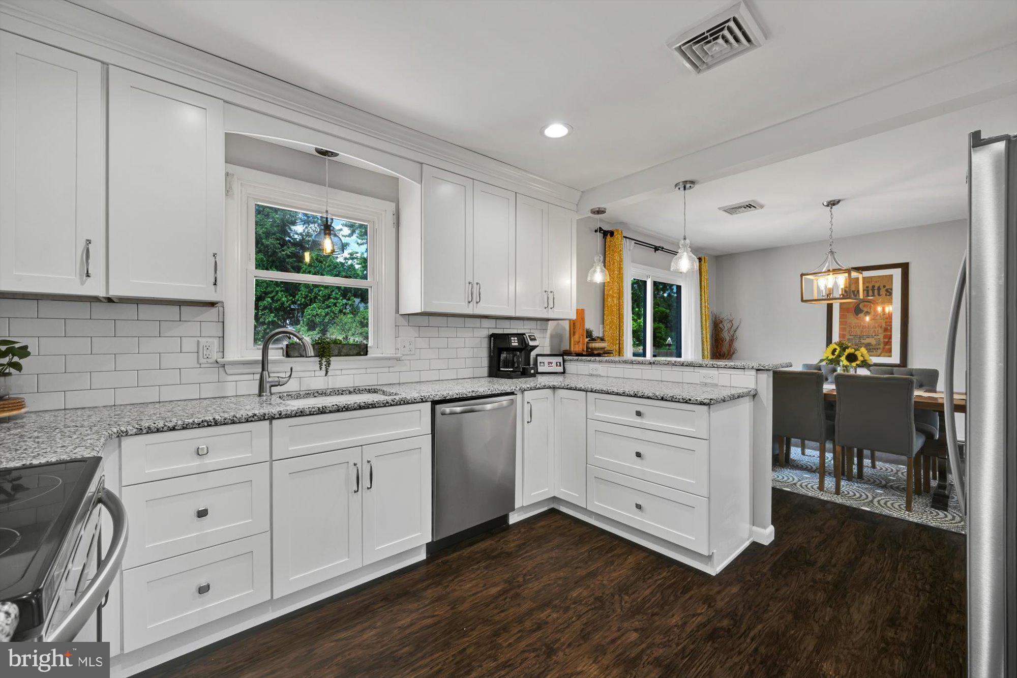 477 Parkwynne Road Lancaster, PA 17601 - Photo 9 of 31 Custom Cabinetry & Granite