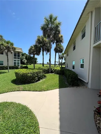 $1,200 | 40 Vista Gdns Trail, Unit 104, Vero Beach, FL 32962