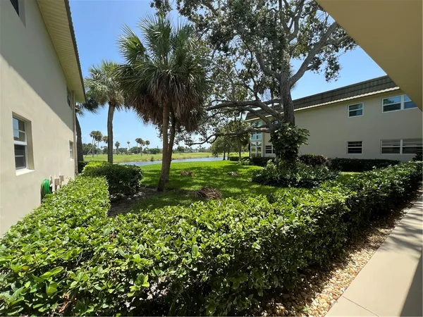 $1,200 | 40 Vista Gdns Trail, Unit 104, Vero Beach, FL 32962