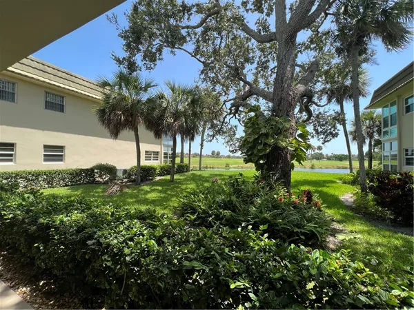 $1,200 | 40 Vista Gdns Trail, Unit 104, Vero Beach, FL 32962