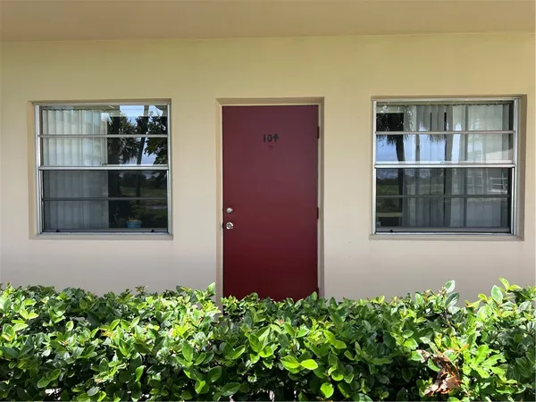 $1,200 | 40 Vista Gdns Trail, Unit 104, Vero Beach, FL 32962