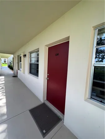 $1,200 | 40 Vista Gdns Trail, Unit 104, Vero Beach, FL 32962