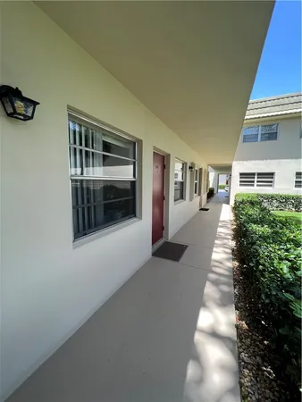 $1,200 | 40 Vista Gdns Trail, Unit 104, Vero Beach, FL 32962