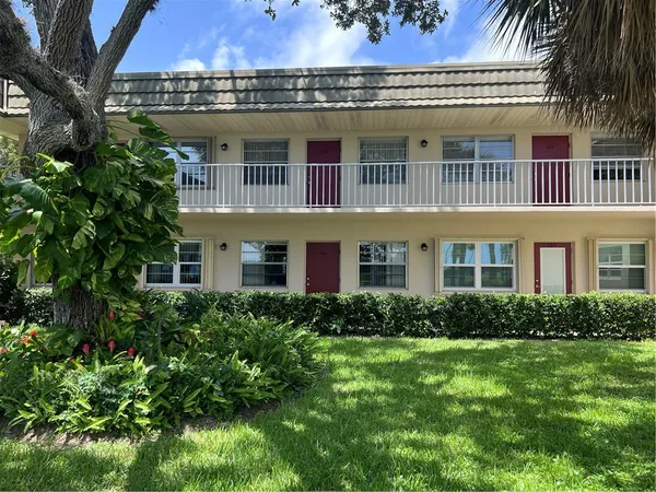 $1,200 | 40 Vista Gdns Trail, Unit 104, Vero Beach, FL 32962