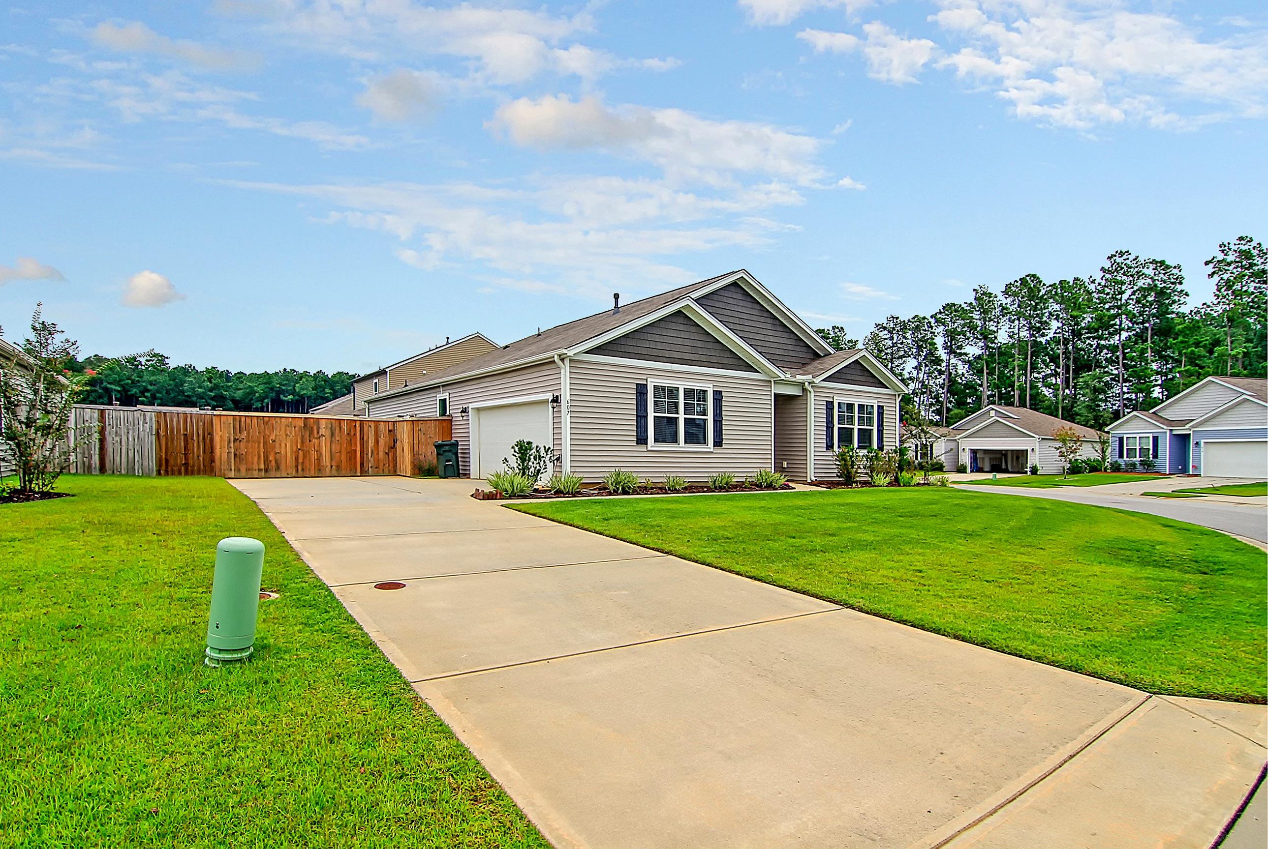 607 Wayton Circle Moncks Corner, SC 29461 - Photo 3 of 43 CREM_607 Wayton Circle_003