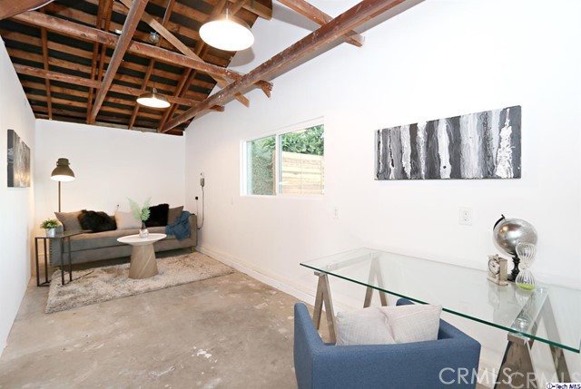 770 Panorama Place Pasadena, CA 91105 - Photo 22 of 35 a living room with furniture