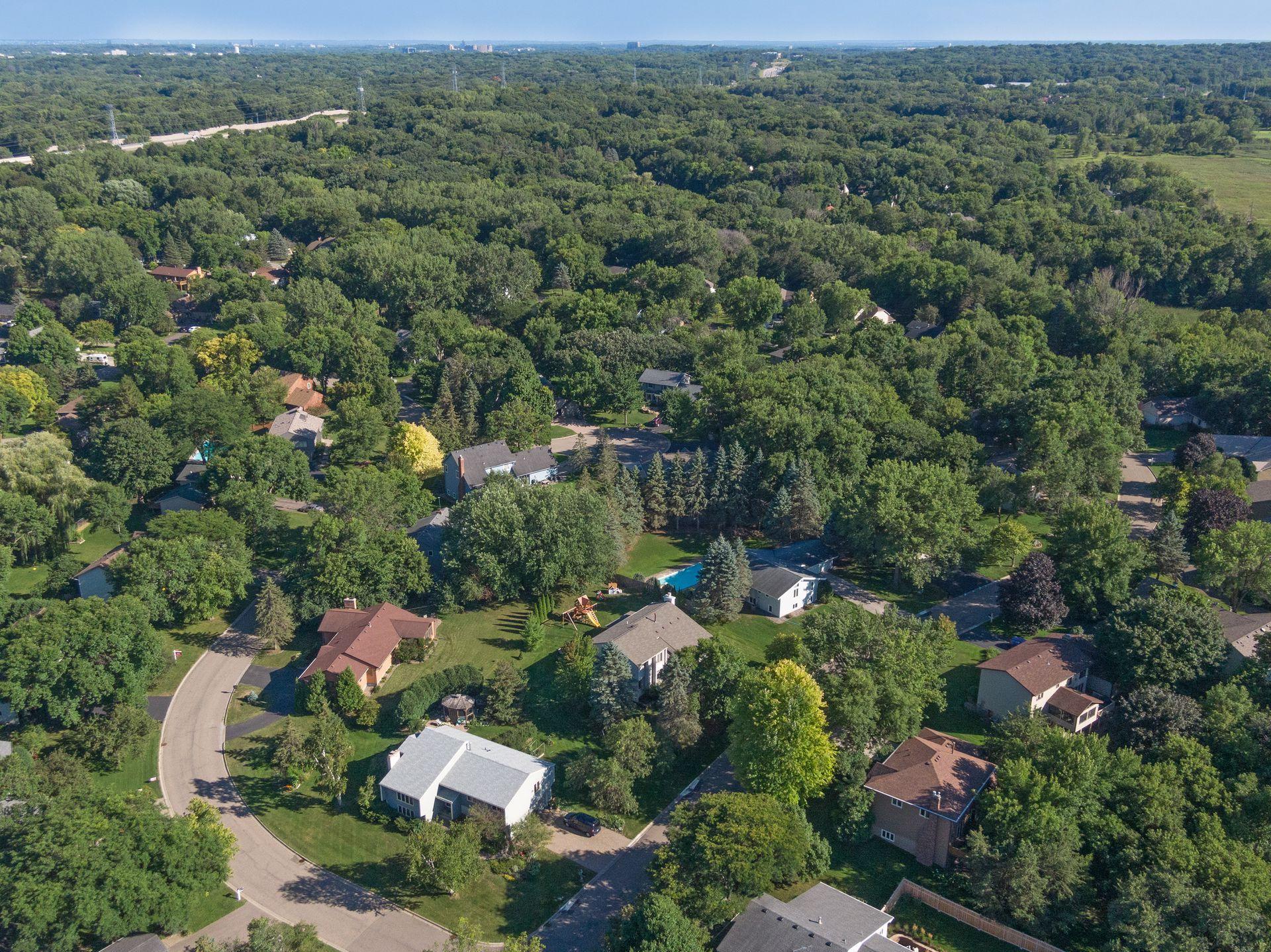 14930 Wellington Road Minnetonka, MN 55391 - Photo 3 of 45 Gallery Image 3