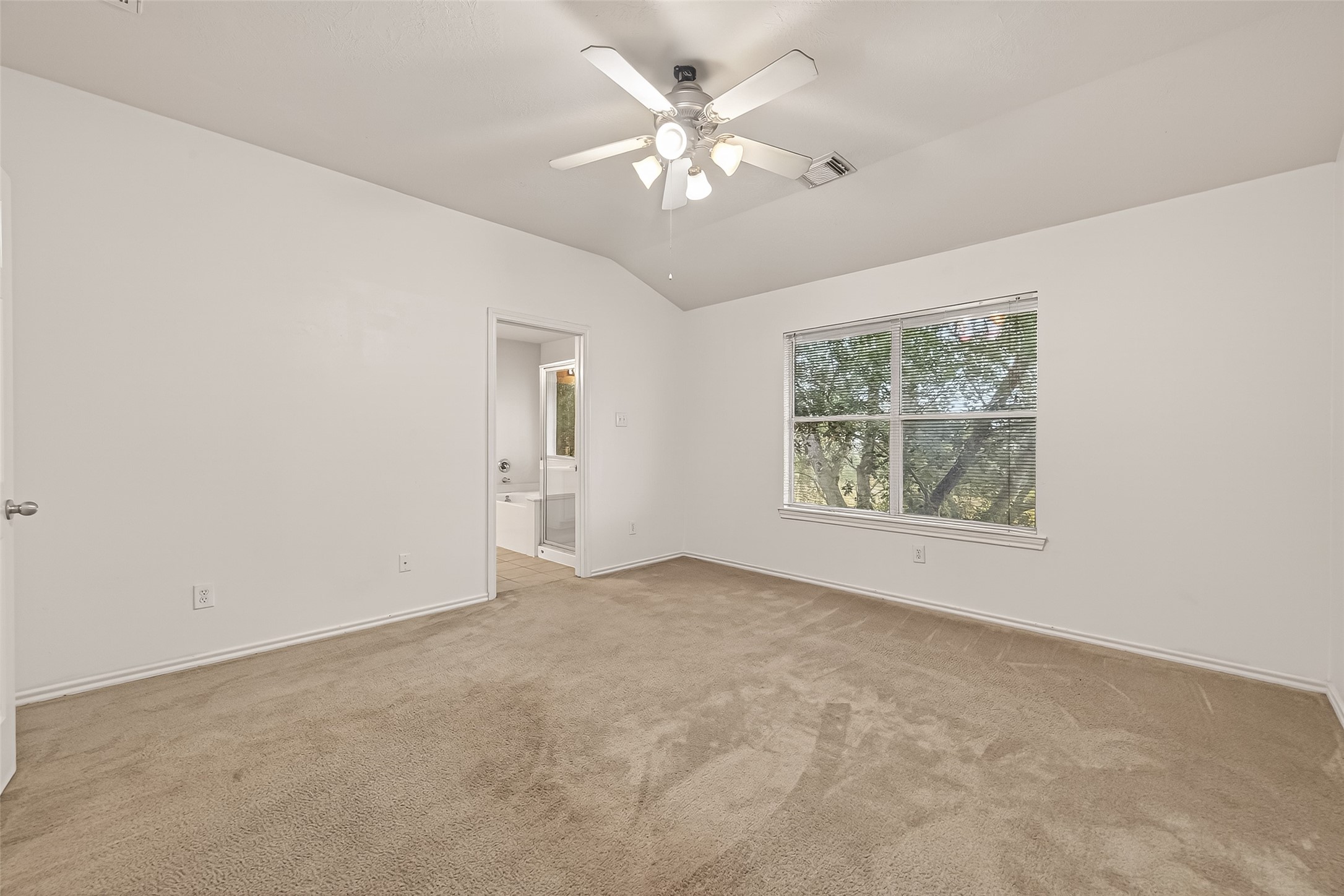 210 Drake Run Lane Dickinson, TX 77539 - Photo 11 of 20 an empty room with fan and windows