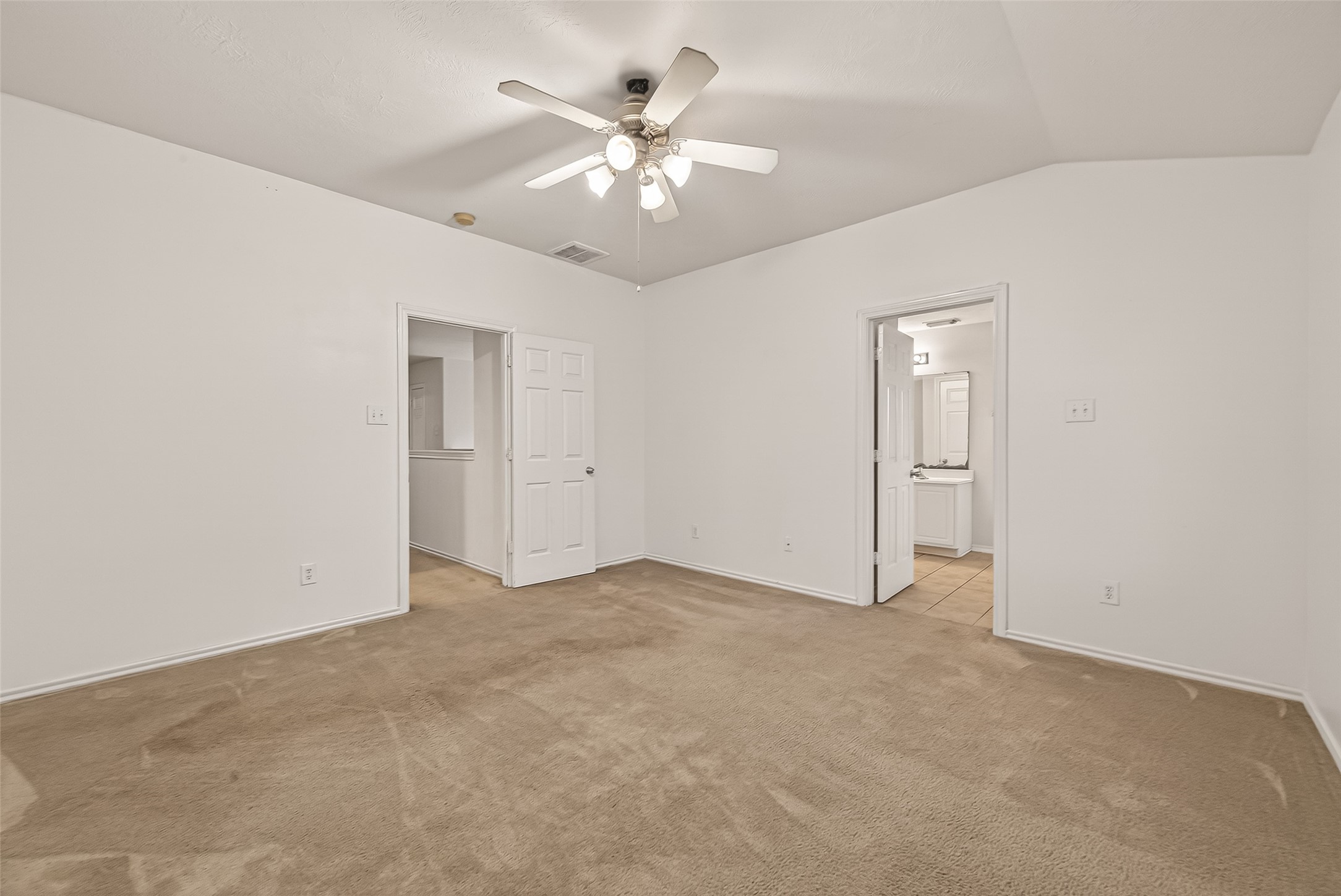 210 Drake Run Lane Dickinson, TX 77539 - Photo 12 of 20 an empty room with fan and a chandelier fan