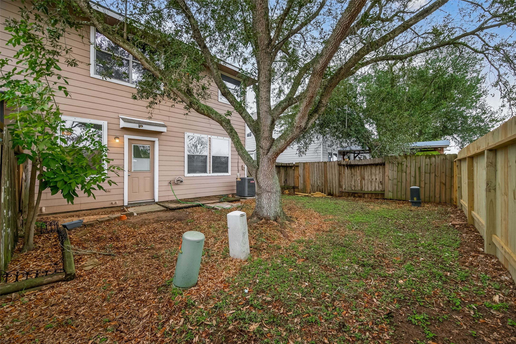 210 Drake Run Lane Dickinson, TX 77539 - Photo 20 of 20 a backyard of a house with lots of green space
