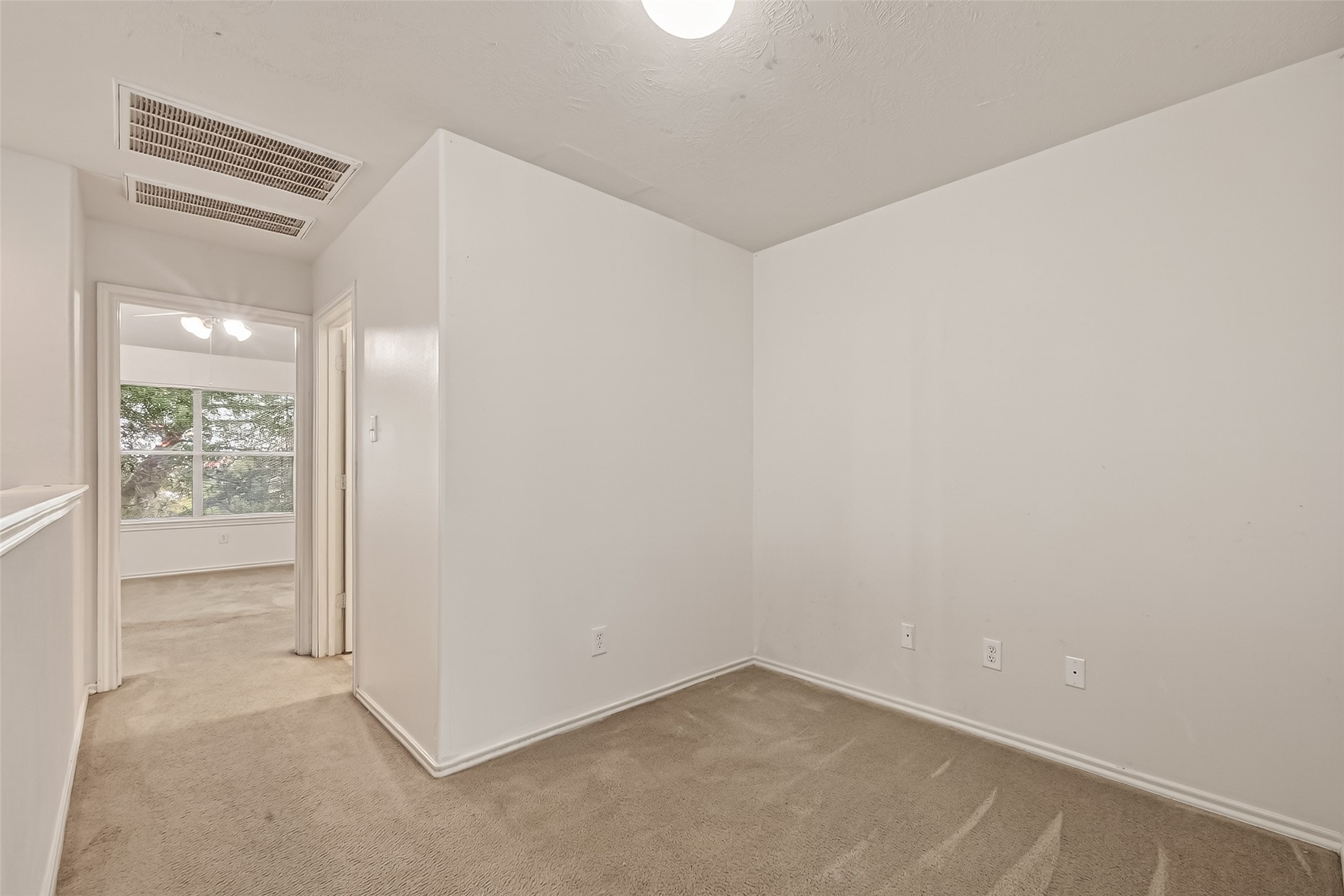 210 Drake Run Lane Dickinson, TX 77539 - Photo 9 of 20 an empty room with an entryway