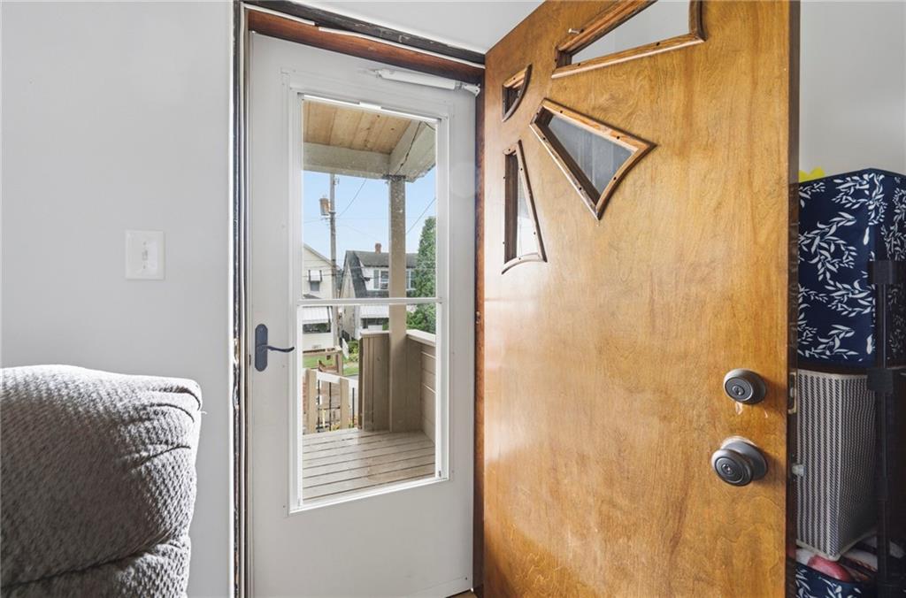951 Roup Avenue Brackenridge, PA 15014 - Photo 5 of 30