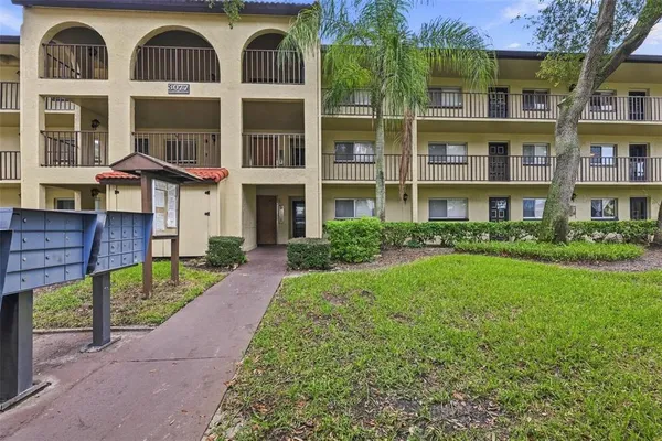 $1,725 | 3077 Casa Del Sol Circle, Unit 208, Clearwater, FL 33761
