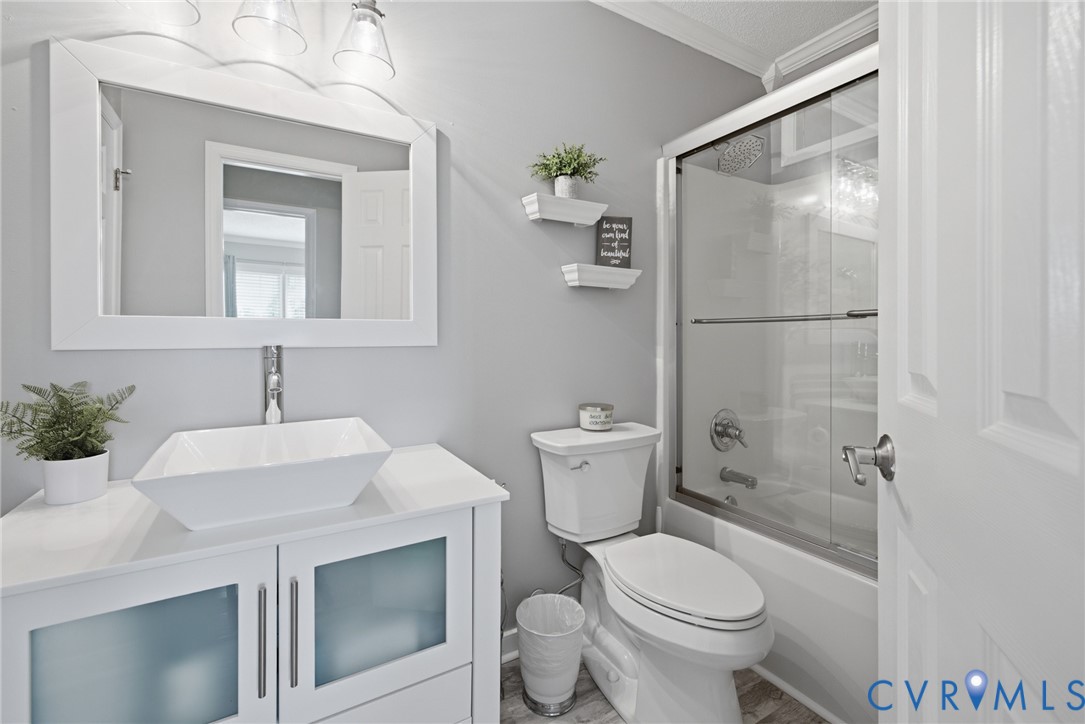 15300 Lebanon Road Spring Grove, VA 23881 - Photo 25 of 41 Hall bathroom showing shower doors at the tub.