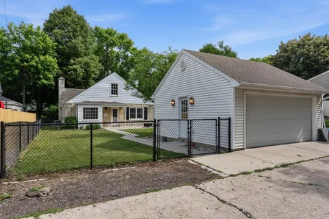$247,500 | 215 West Saveland Avenue, Milwaukee, WI 53207