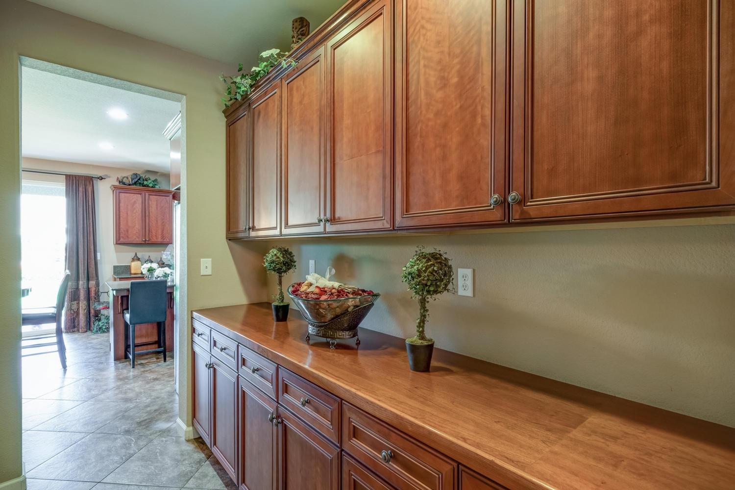 560 Cambridge Drive Reedley, CA 93654 - Photo 13 of 72 Gallery Image 13