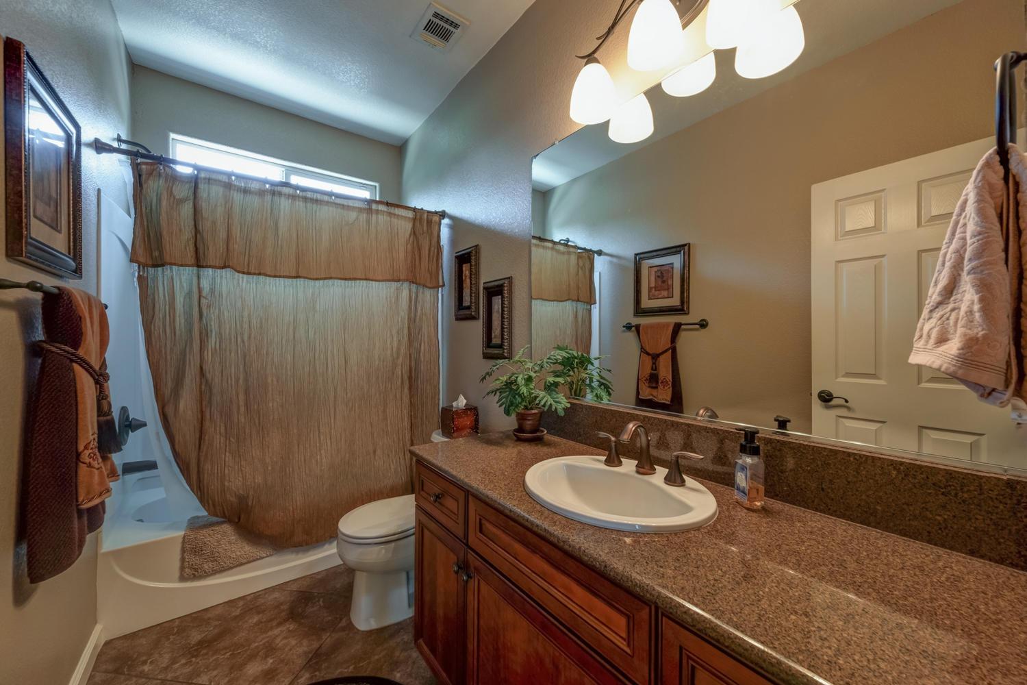 560 Cambridge Drive Reedley, CA 93654 - Photo 34 of 72 Gallery Image 34