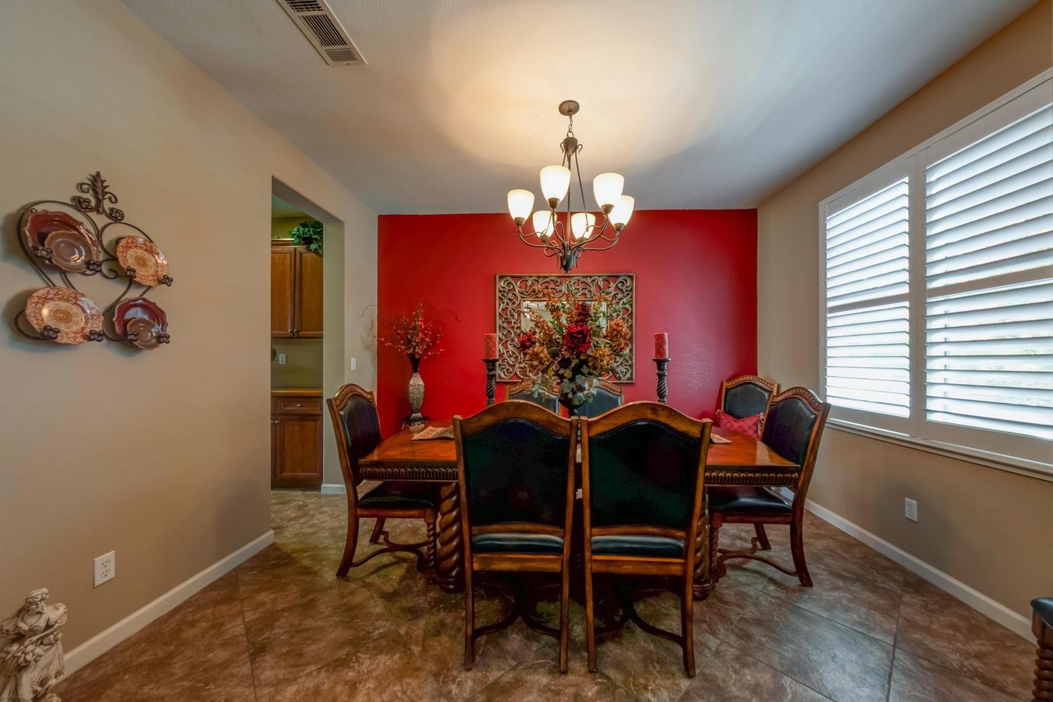 560 Cambridge Drive Reedley, CA 93654 - Photo 9 of 72 Gallery Image 9