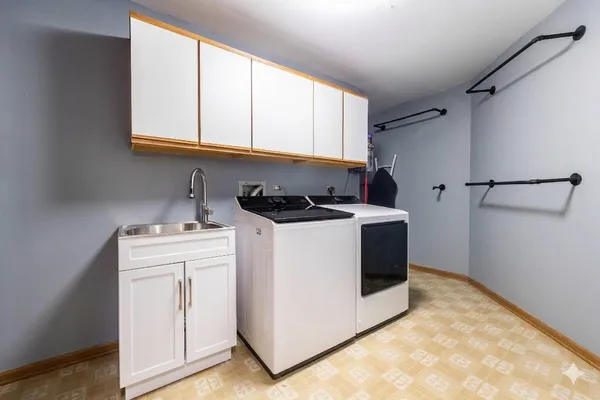 $340,000 | 9840 Terrace Drive, Unit E2, Palos Park, IL 60464