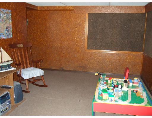 310 Byron Road Pittsburgh, PA 15237 - Photo 15 of 18 Den/Family/Great Room. LOWER LEVEL DEN