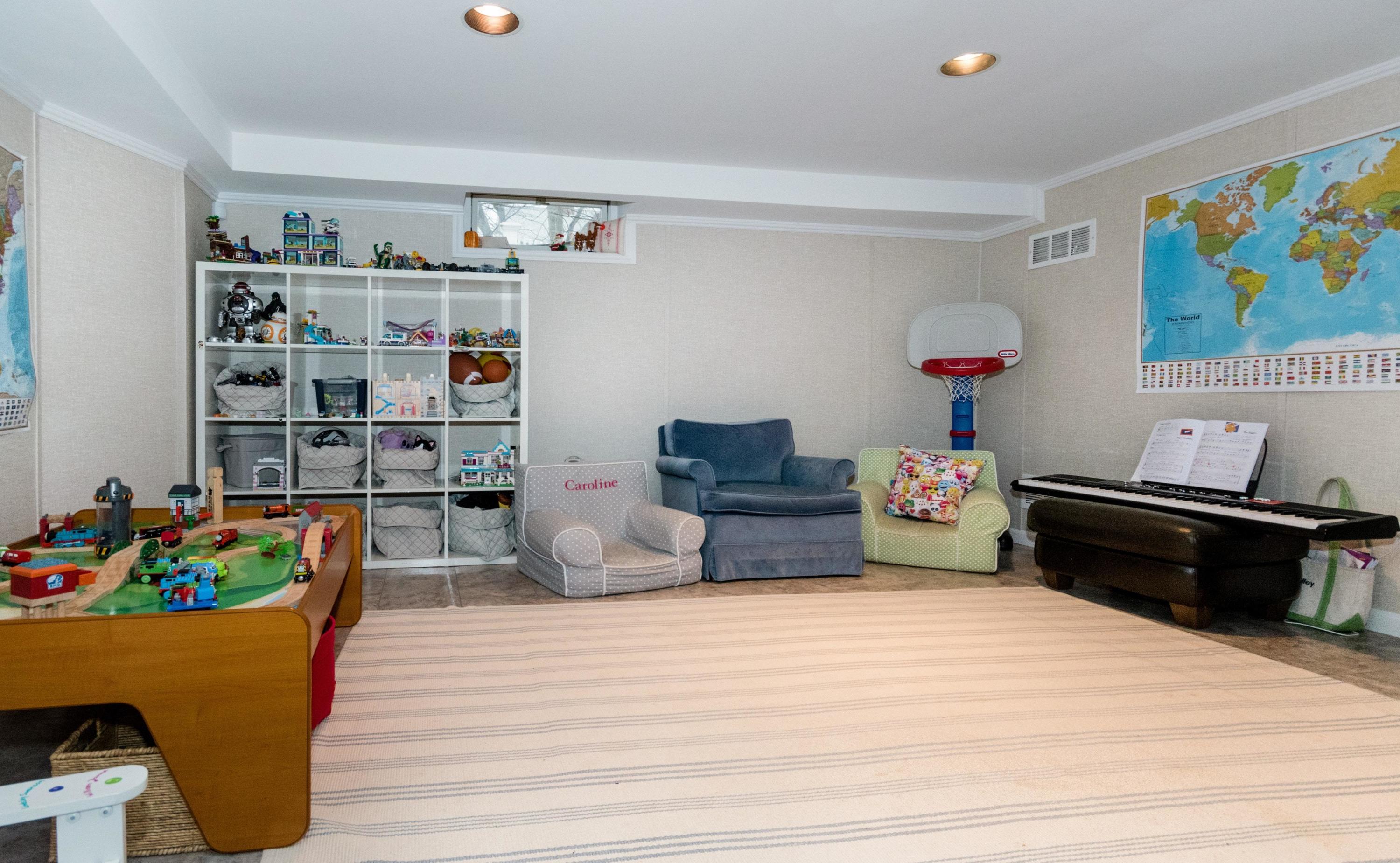 17 Abbey Road Darien, CT 06820 - Photo 21 of 24 a living room with furniture and book shelf