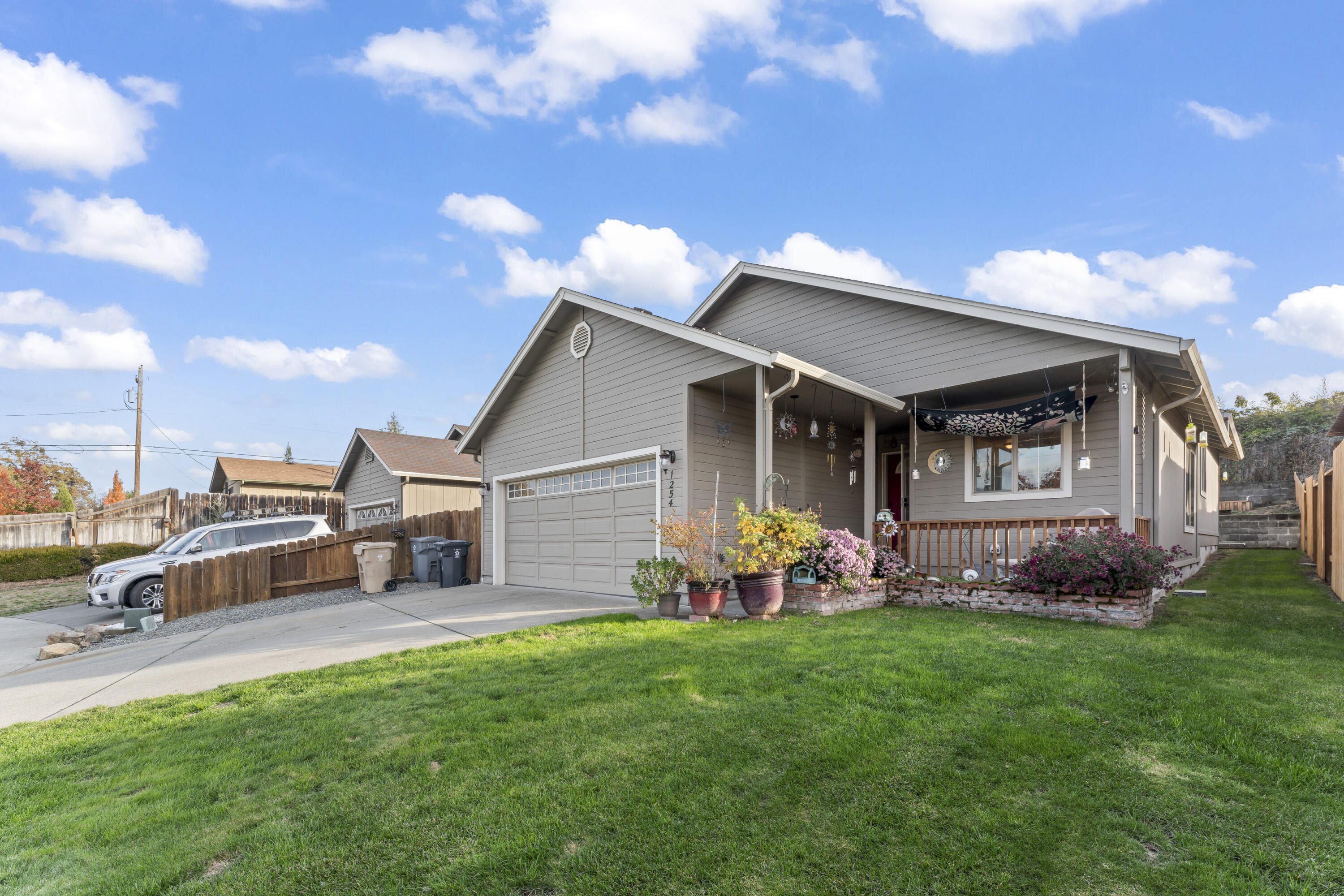 1254 Rockingham Place Grants Pass, OR 97527 - Photo 5 of 30 30