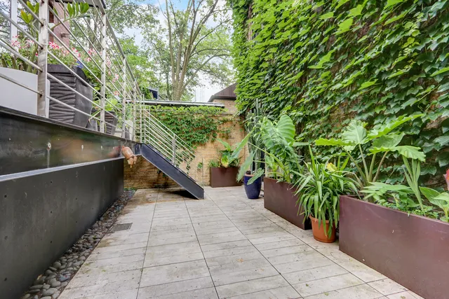 $3,249,995 | 861 North La Salle Street, Chicago, IL 60610