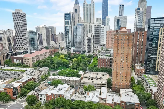 $3,249,995 | 861 North La Salle Street, Chicago, IL 60610