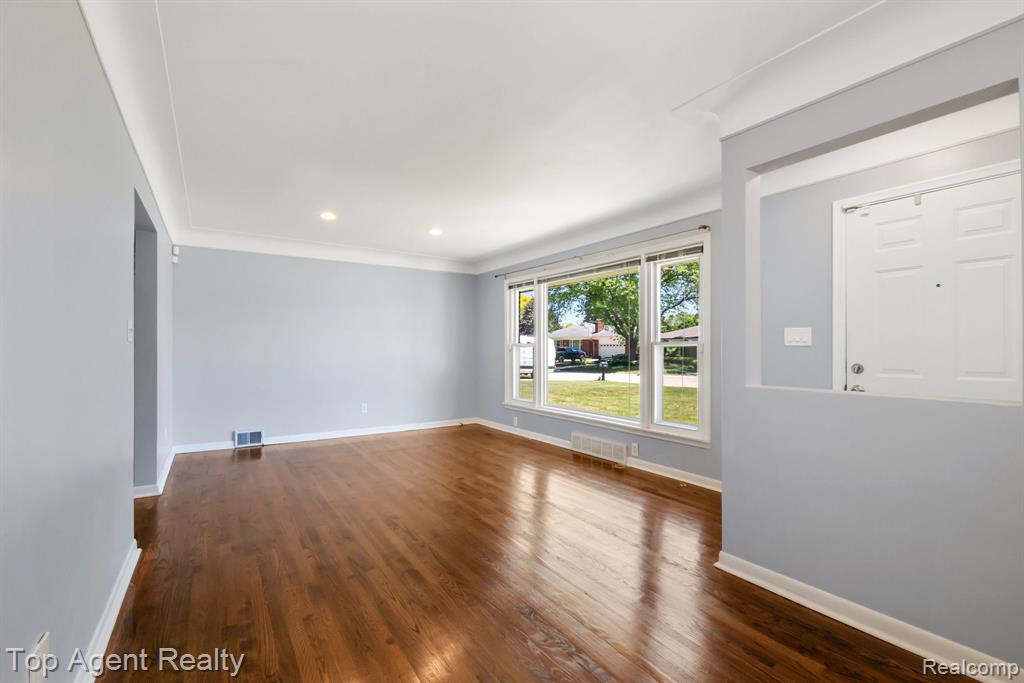36365 Briarcliff Road Sterling Heights, MI 48312 - Photo 4 of 52