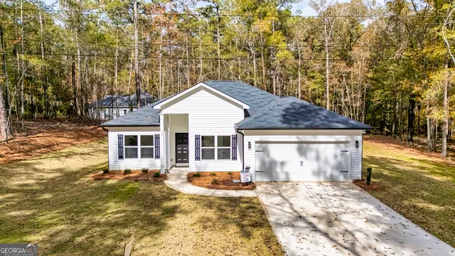 a view of a house with a yard