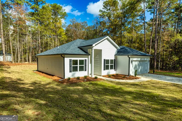 a house with swimming pool in front of it