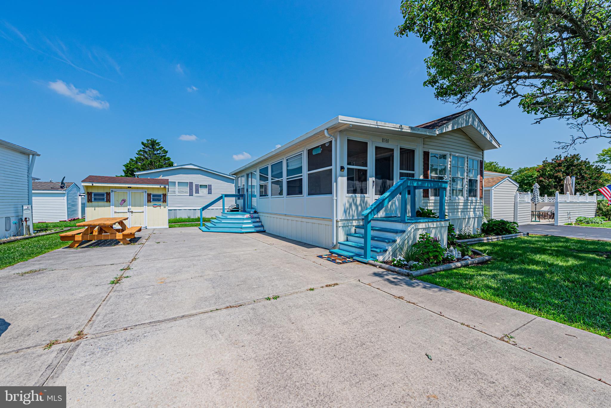 8580 Longboat Way North