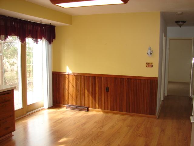 1467 West Cedarville Road Freeport, IL 61032 - Photo 6 of 9 an empty room with a window