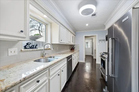 $574,900 | 10714 Sugar Hill Drive, Houston, TX 77042